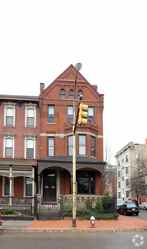 Building Photo - 400 W North Ave