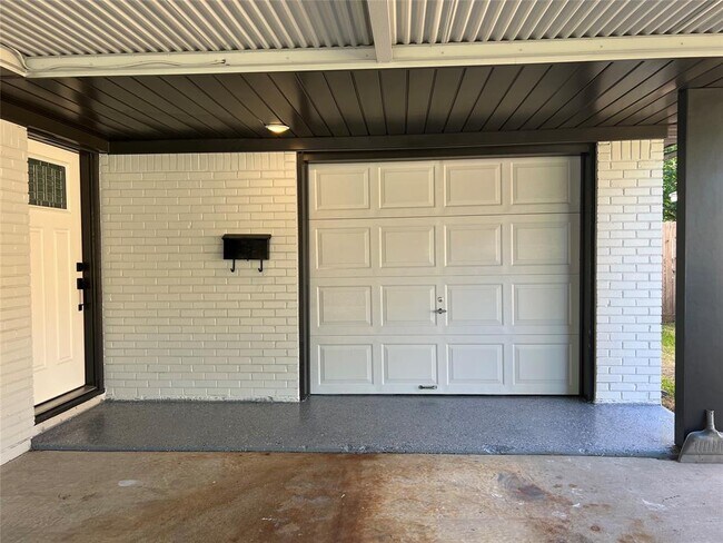 Building Photo - 718 E 43rd St