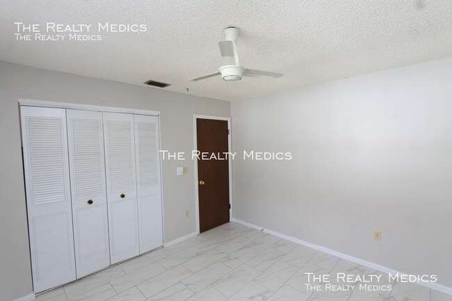 Building Photo - 808 N Lavon Ave