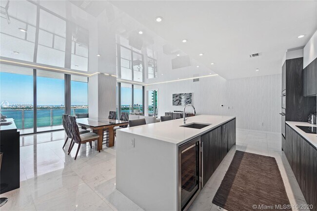 Foto del edificio - 480 NE 31st St