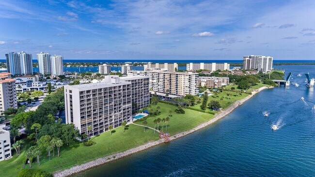 Foto del edificio - 356 Golfview Rd
