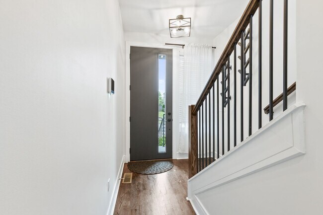 Building Photo - Beautiful 3 Bedroom City Heights Home With...
