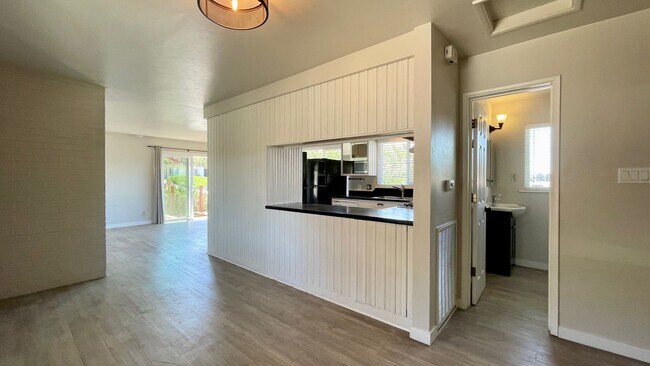Foto del edificio - Updated 5 Bedroom, 3 Bathroom with Deck an...
