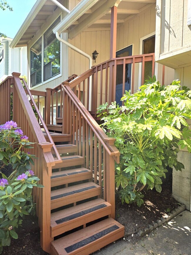 Foto del edificio - Large 10k ft Lot! 3 br 2 bth, 2 family roo...