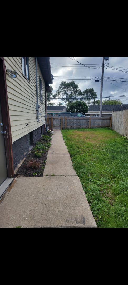 Building Photo - Charming 2 bedroom home with fenced in yard