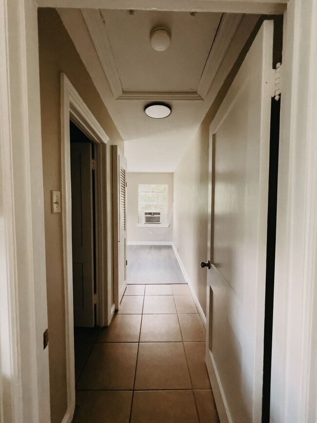 Building Photo - 1 Bedroom Duplex