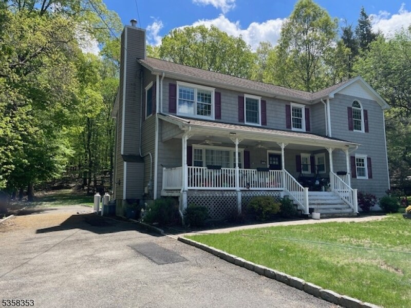 Primary Photo - 16 Oak Ln