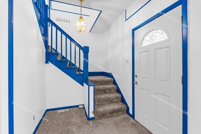 Building Photo - Charming 2-Bedroom + Bonus in University P...