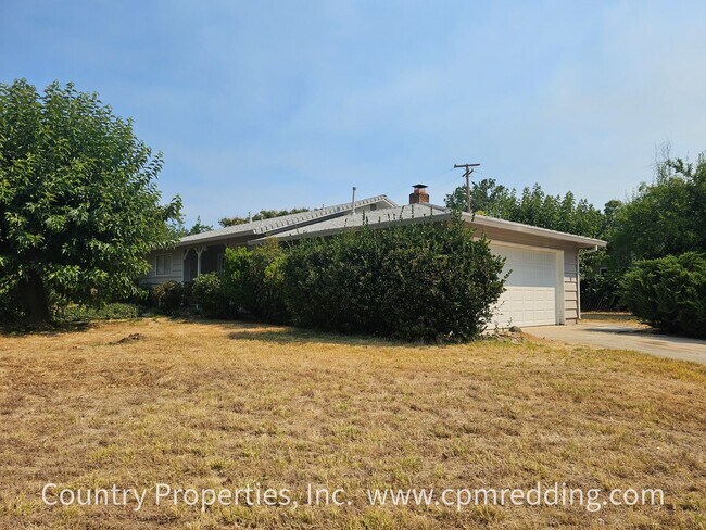 Foto del edificio - 3-Bedroom House on Corner Lot Available Now!