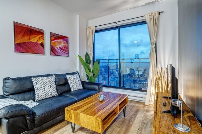 Building Photo - 2100 Rue de Bleury