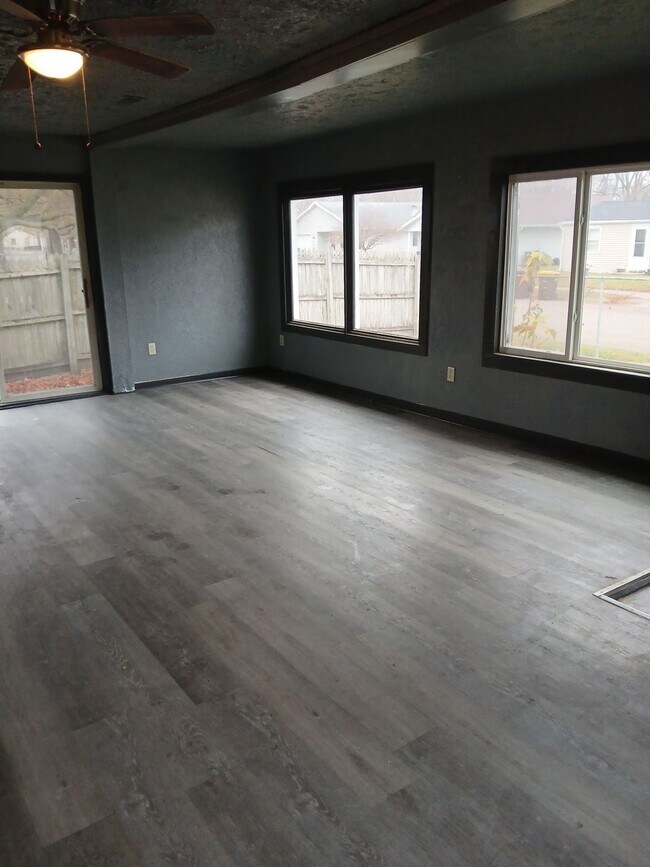 Building Photo - 3504 Blackstone Ave