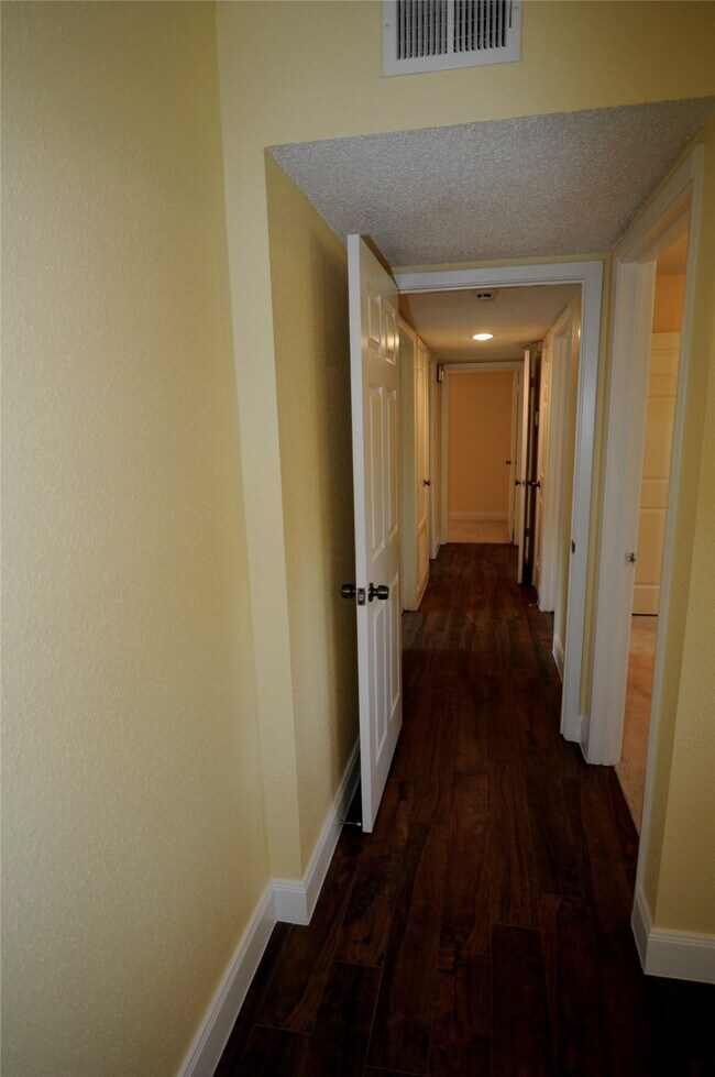 Foto del edificio - 1903 Brushy Creek Dr