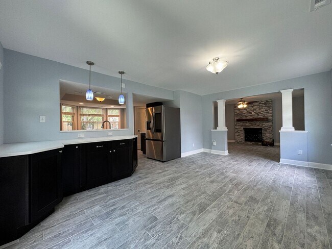 Foto del edificio - Charming 2-Story Family Home on Spacious C...