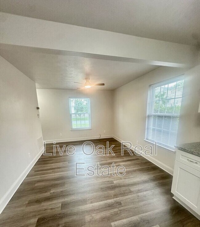 Building Photo - 1606 Parks Ave