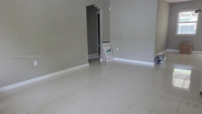 Foto del edificio - 2462 SW 20th St