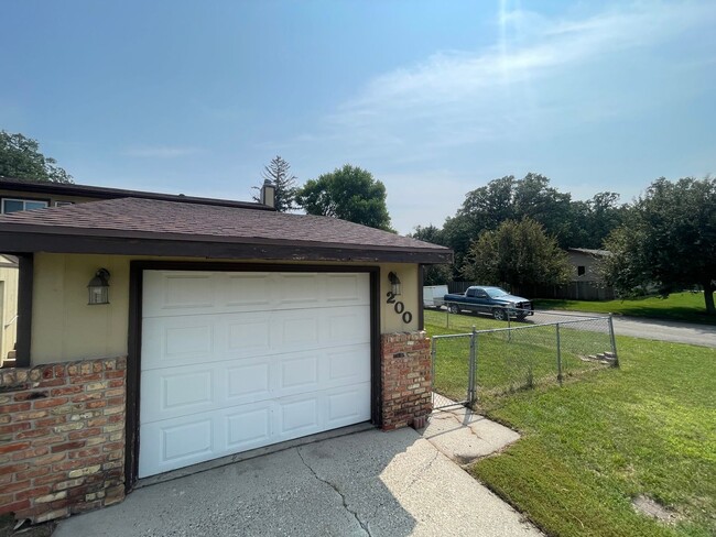 Building Photo - Beautiful 3 Bedroom Townhome in West Fargo