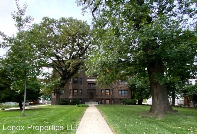 Foto del edificio - 4215 Grand Ave