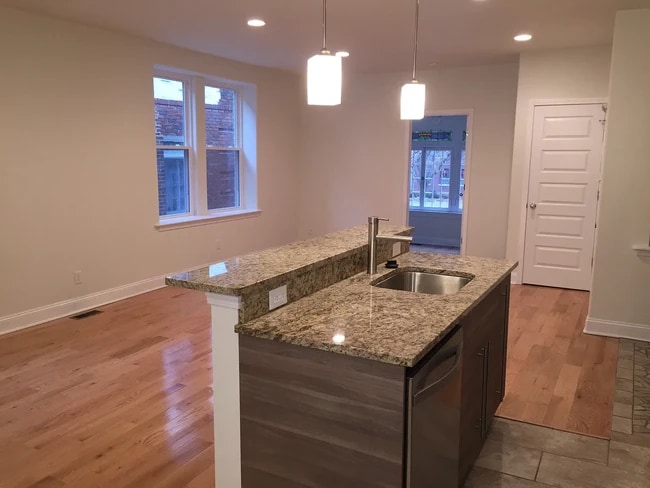 Building Photo - 7218 Forsyth Blvd