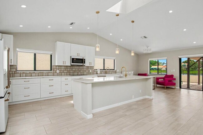 Foto del edificio - 21460 Laguna Dr