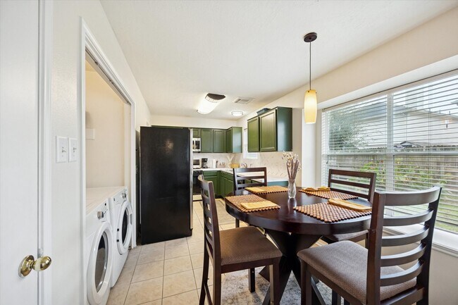 Building Photo - 8807 Sage Pl Dr