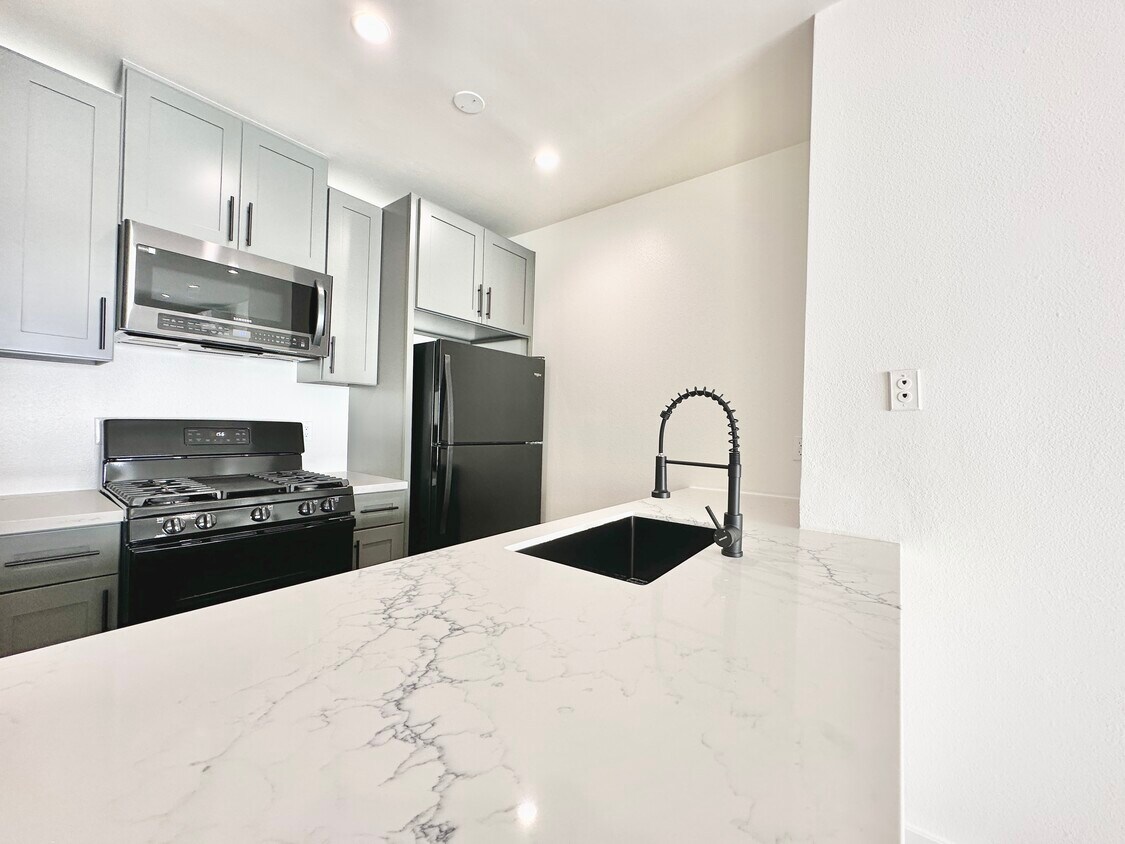 Foto principal - 1541 Ocean Ave Santa Monica, CA 90401
