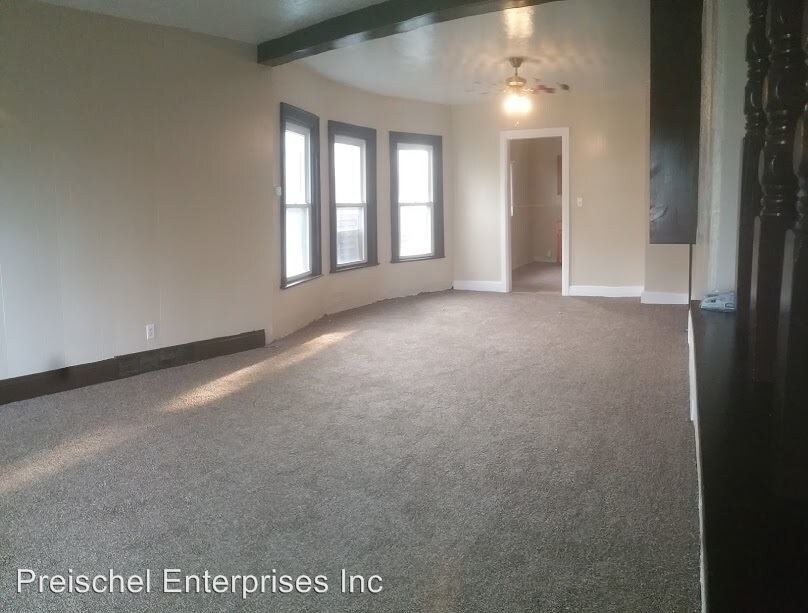 Primary Photo - 242 Ideal St