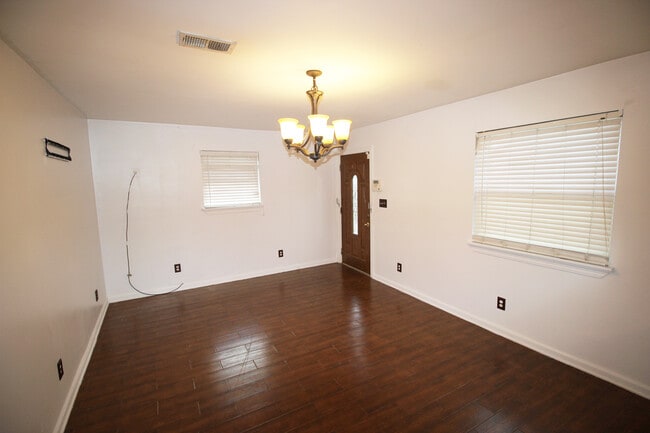 Building Photo - 3014 Metropolitan St