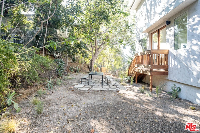 Foto del edificio - 2210-2214 Echo Park Ave