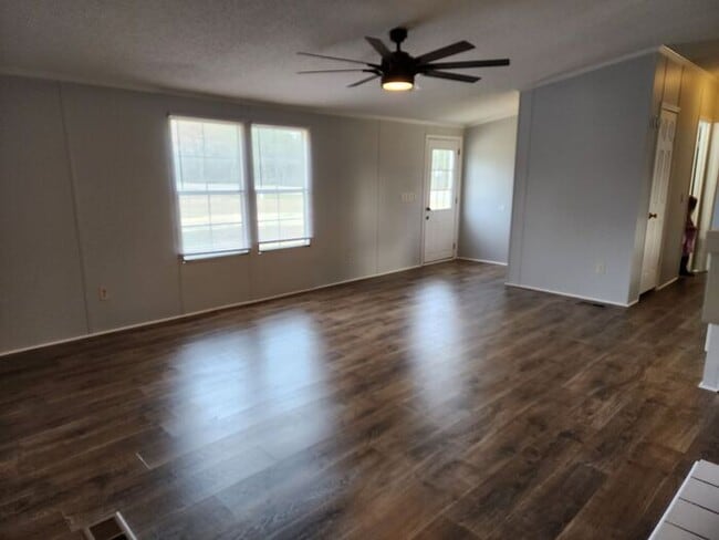Building Photo - 384 McKay Dr