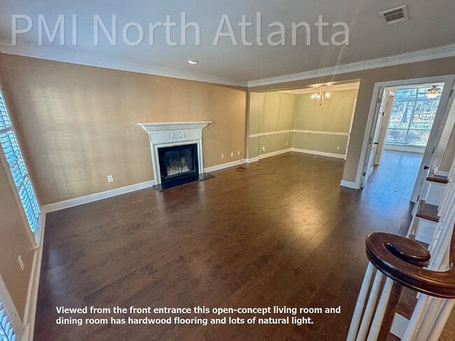 Foto del edificio - End Unit Townhome!
