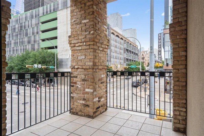 Foto del edificio - 411 Brazos St