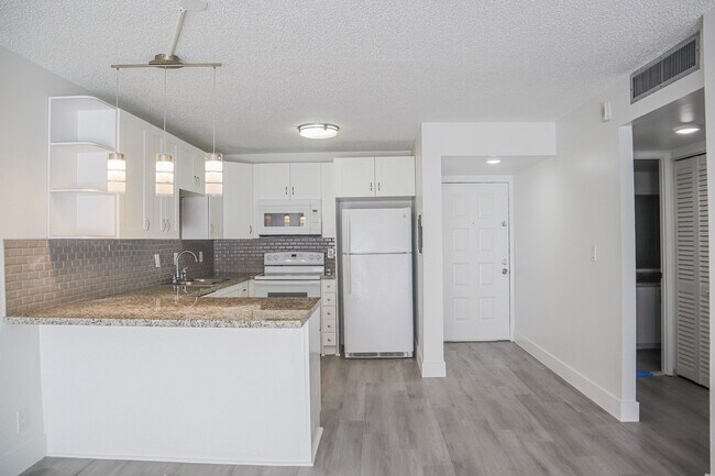 Building Photo - 8005 Lake Dr