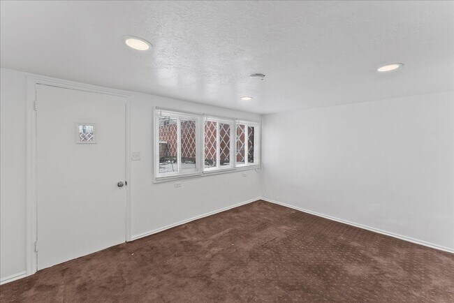 Building Photo - 626 S 1000 E