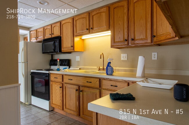 Building Photo - 815 N 1st Ave