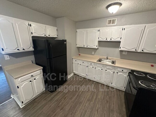 Foto del edificio - 7705 E 113th St