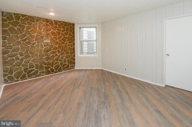 Building Photo - 217 S 47th St
