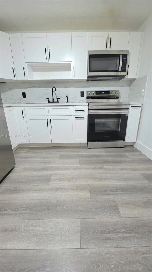 Foto del edificio - 6616 Raleigh St