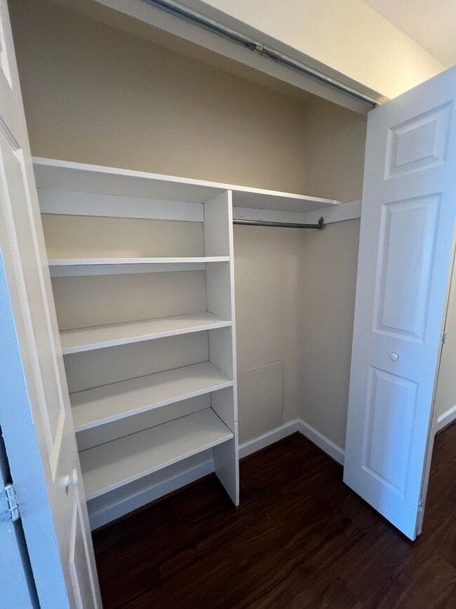 Foto del edificio - 2 BEDROOM 2 BATH CONDO WITH ALL UTILITIES ...