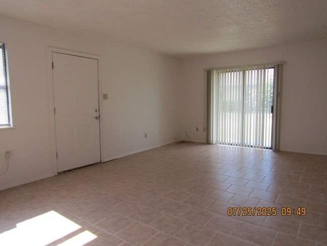 Building Photo - Very nice two-bedroom townhome, located in...