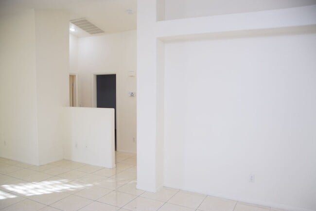 Building Photo - 3242 Velvet Rose St