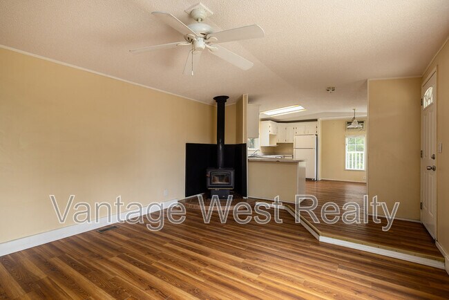 Building Photo - 6439 Farmers Dr
