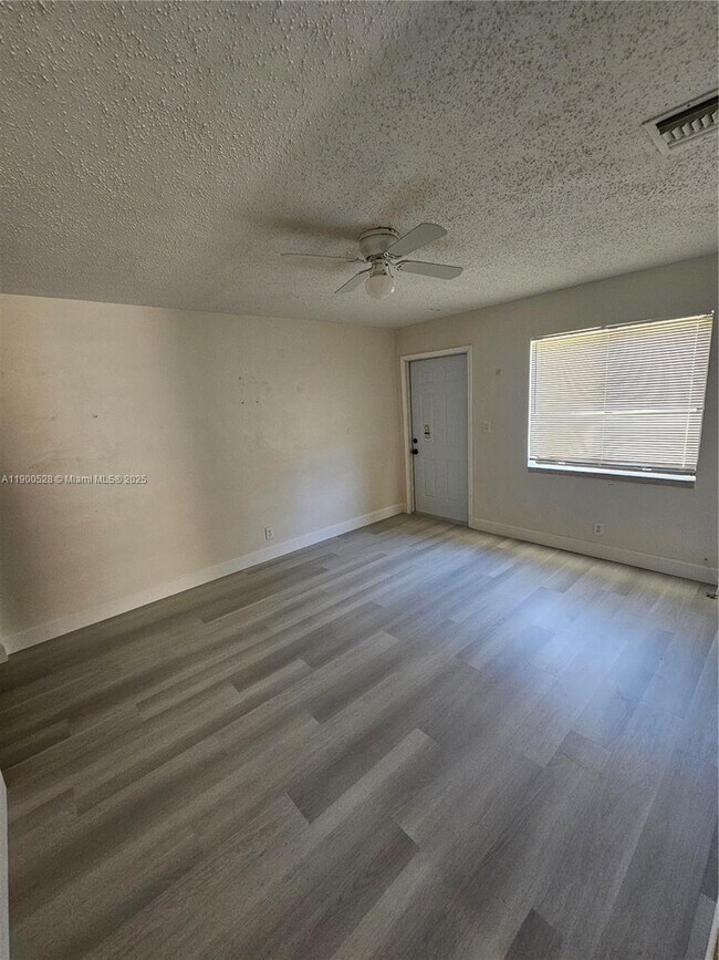 Foto del edificio - 2245 Freedom St