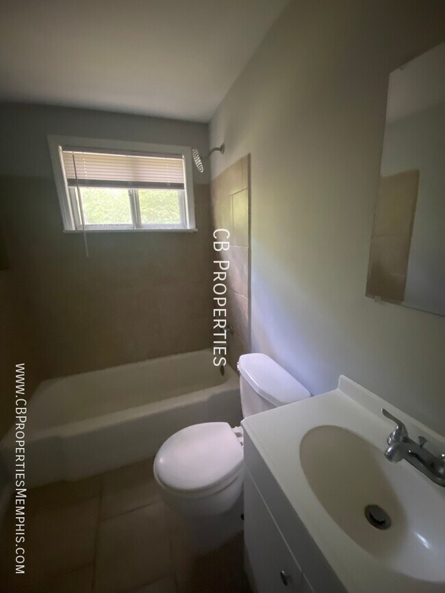 Building Photo - AMAZING Home in Quiet Neighborhood