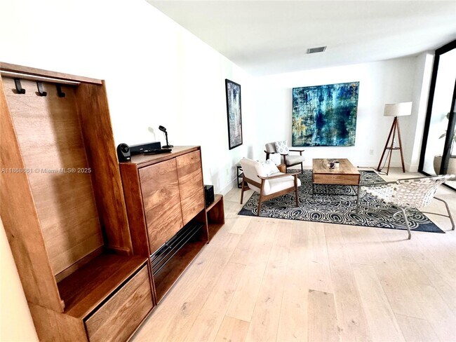 Foto del edificio - 3553 Magellan Cir