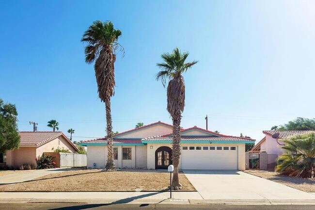 Foto del edificio - AVAILABLE NOW!! 3 Bedroom/2 Bathroom Cathedral City Pool Home!!  MOVE IN SPECIAL HALF OFF ONE MON...