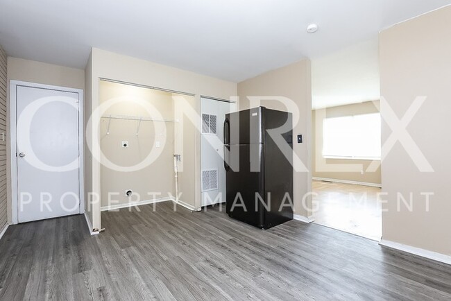 Building Photo - Beautiful 3 Bedroom with Patio!