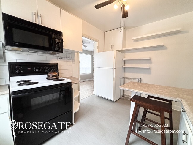 Building Photo - Spacious 2-Bedroom Unit with 2 Parking, Fireplace & Backyard – Barrie