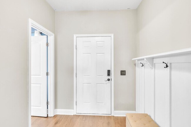 Building Photo - 4 Bed/2.5 Bath in Richmond Hill!