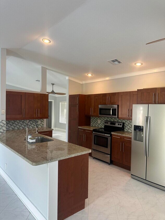 Foto principal - 5810 NW 37th Ave