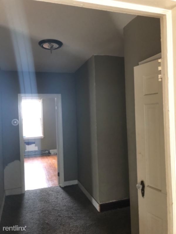 Building Photo - 4 br, 1 bath Apartment - 144 Harral Ave